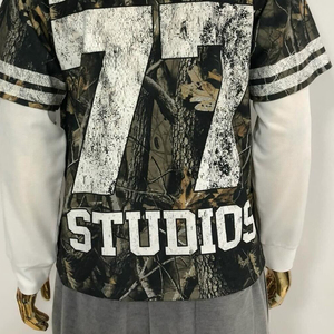 Camiseta de Manga Corta con Camuflaje Endless Studios para Hombre, Estilo Urbano, Cuello Redondo, Estampado, Corte Regular, Ribete en Contraste - Product Image 4