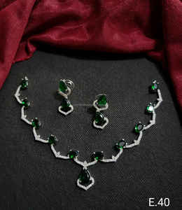 Diseño multicapa Diamante americano Plateado Forma ovalada Conjunto de joyas de diamantes con pendientes a juego Conjunto de collar Mujer y Niña - Product Image 2