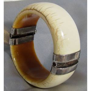Brazaletes Minimalistas de Resina y Madera para Amantes de la Joyería Moderna, Elegantes Accesorios - Product Image 2