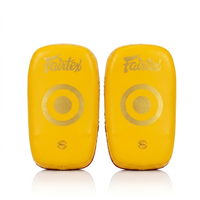 Almohadilla de Entrenamiento Manual Fairtex, Construcción Premium para Entrenamiento Físico, Coaching y Mejora de Habilidades