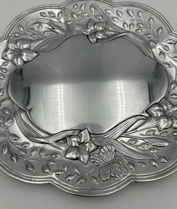 Plateau de service créatif en métal argenté avec poignées et motif floral, idéal pour une utilisation quotidienne, pour servir à table et pour la décoration de la maison - Product Image 6
