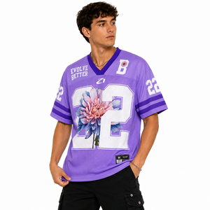 เสื้อเจอร์ซีย์อเมริกันฟุตบอลสีม่วงลายดอกไม้แบบกำหนดเองปี 2026 ผ้าตาข่าย คอวีทรงโอเวอร์ไซส์ ชุดกีฬา สตรีทแวร์แบบซับลิเมชั่น ผู้ผลิต - Product Image 4