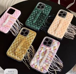 Funda de Teléfono de Lujo Hecha a Mano con Cuentas de Semillas y Base de Algodón, con Detalle de Borlas Bordadas, Coleccionable Artístico - Product Image 6