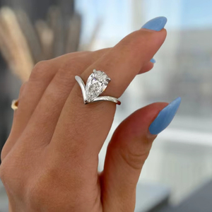 Anillo de Moissanita de 3CT con Corte de Pera y Banda en V para Mujer, Plata 925 Original, para un Toque de Encanto Brillante, Regalo de Promesa para Enamorados - Product Image 1