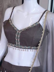 Ensemble Lehenga traditionnel indien pour femmes, couleur marron, longueur au sol, coupe ample avec dupatta pour les occasions de mariage - Product Image 6
