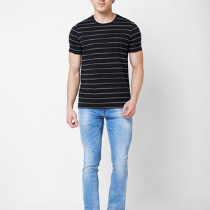 T-shirt à manches courtes en tricot rayé noir pour homme, col rond, coupe ajustée, style décontracté - Product Image 1