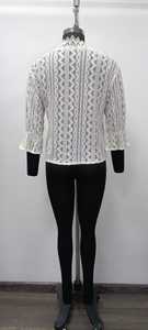 Blusa Blanca de Encaje con Cuello en V para Mujer, Manga Tres Cuartos con Volantes, Elegante Estampado Geométrico, Top de Primavera/Verano - Product Image 2