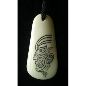 Collar Étnico Bohemio Tribal Hecho a Mano con Hueso Tallado y Cristal, Accesorio de Moda, Regalo - Product Image 4