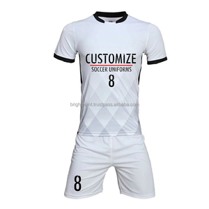 Ensembles d'uniformes de football pour hommes à manches courtes, personnalisables, respirants et légers, avec impression par sublimation sur mesure pour les équipes - Product Image 1