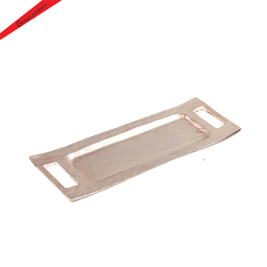 Plateau de service rectangulaire en métal minimaliste avec finition haut de gamme et poignées, idéal pour les bars, les hôtels, les mariages, les restaurants, comme centre de table. - Product Image 1