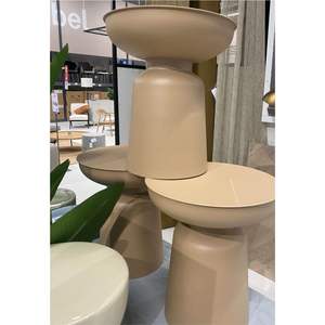 Mesa Auxiliar Minimalista de Hierro |   Mesa auxiliar de metal con recubrimiento en polvo mate |   Mesa de Pedestal Geométrica Contemporánea para Interiores de Diseño - Product Image 1