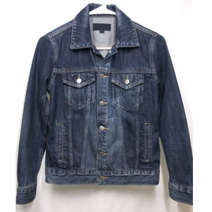 Chaqueta vaquera premium para hombre, corte relajado, diseñada para brindar comodidad, durabilidad y estilo. Proveedor de ropa en contenedores. - Product Image 1