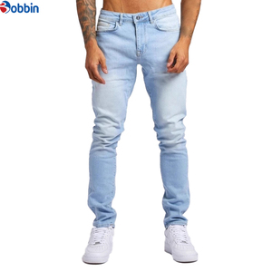 กางเกงยีนส์ผู้ชายสีฟ้าอ่อนทรงตรงสไตล์ลำลอง ผ้ายีนส์ฟอกปานกลาง เรียบง่ายและใช้งานได้หลากหลาย ขาดๆ แบบมีสไตล์ เอวกลาง ผ้าฝ้าย - Product Image 2