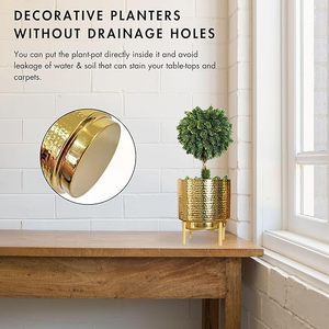 Pot de fleurs moderne en laiton avec finition martelée à la main et support métallique pour usage intérieur - Product Image 3