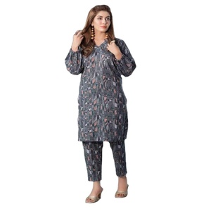 Combinaisons 2 pièces en coton Khaddar, magnifiquement conçues, pour femmes, vêtements quotidiens indiens et pakistanais. - Product Image 1