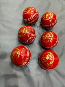 Balles de cricket rouges de qualité RSM MATCH, 156 grammes - Product Image 5