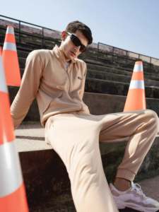 Ensemble de survêtement beige délavé pour homme – Veste zippée intégrale et pantalon de jogging – Couleur unie – Tenue décontractée hiver – Coupe régulière – 100 % polyester respirant - Product Image 4