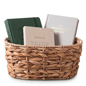 Cesta ovalada tejida de hierba marina - Product Image 1