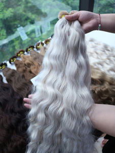 Precio al por mayor 100g Extensiones de cabello de queratina Cabello humano crudo vietnamita Ondulado natural 60 cm 65 cm Todos los colores - Product Image 5