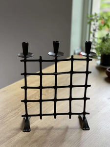 Candelabro de hierro forjado moderno Diseño cuadrado con malla para Navidad-Sostiene 3 velas - Product Image 6