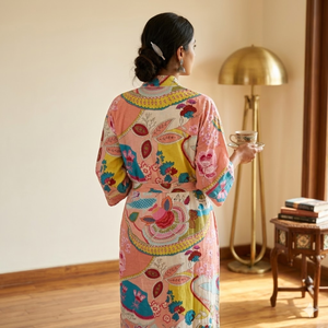 Bata Kimono Artesanal de Algodón con Estampado Floral |   Bata Larga Estampada a Mano para Mujer |   Ropa de estar por casa tipo spa de manga larga con cuello en V - Product Image 3