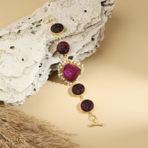 Pulsera de Perlas con Incrustaciones Florales en Piedra, Chapada en Oro, Hecha a Mano, Joyería Clásica para Mujer - Product Image 1