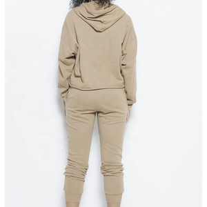 Ensemble de survêtement court pour femme en molleton 100 % coton de qualité supérieure, avec logo personnalisé, comprenant un crop top et un short de jogging, modèle vierge. - Product Image 4