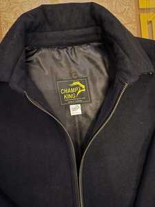 เสื้อแจ็คเก็ตผ้าวูลสำหรับผู้ชาย CHAMP KING พร้อมงานปักและตกแต่ง คอปกพับได้ ปิดด้วยซิป - Product Image 4