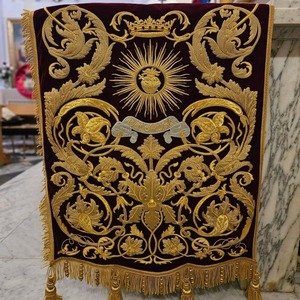 Chef-d'œuvre personnalisable, artisanat traditionnel écologique, velours bordeaux ultra-premium, épais, fait main, avec badge - Product Image 1