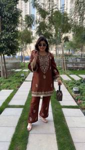 ชุดกางเกง Kurta ปักลายสำหรับผู้หญิงชุดสูทสำหรับปาร์ตี้ชาติพันธุ์ปากีสถานดีไซน์ดีไซน์เนอร์สไตล์ปากีสถาน - Product Image 2