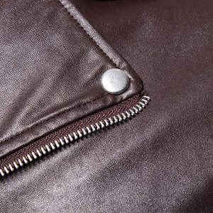 Veste en cuir pour homme, style tendance - Imperméable et coupe-vent, logo sur le devant, style streetwear pour un usage quotidien - Product Image 4