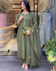 Ensemble Kurti traditionnel en soie Chanderi avec broderie, coupe ample, longueur au sol, pour mariage, pour femmes - Product Image 2