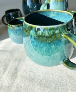 Taza de Cerámica Artesanal con Esmalte Efecto Océano Profundo, Silueta Curva, Asa Ergonómica, Retención Térmica para una Experiencia de Bebida Superior - Product Image 3