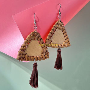 Boucles d'oreilles de mode nouveau style vintage en gros Matériau en rotin naturel fabriqué au Vietnam - Product Image 1