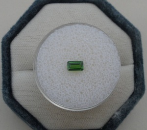 Diopsido de Cromo Verde Natural, Gema Esmeralda Facetada Suelta de 5x3mm - Product Image 1