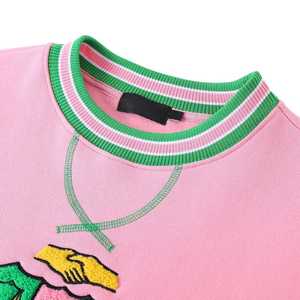 Sudadera Unisex AKA Pink Stripe Chenille Crest con Letras Griegas Bordadas, Ajuste Cómodo, Ropa Casual Premium - Product Image 4