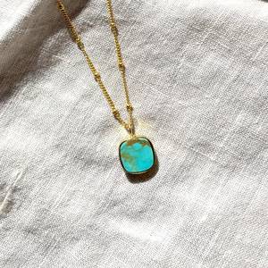Pendentif Turquoise Sertie en Argent Sterling Plaqué Or, Collier avec Pierre Bleue, Bijoux Faits Main, Fournisseur en Gros - Product Image 1
