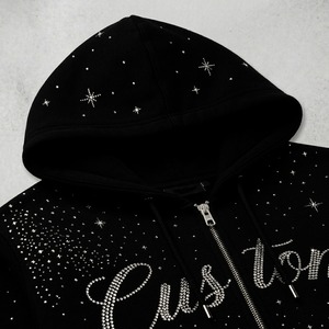 Sudadera con capucha negra personalizada con estrellas de diamantes de imitación, 100% algodón, tela suave y ecológica para un uso cómodo unisex. - Product Image 3