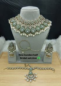 Parure de bijoux de luxe vintage certifiée en cuivre plaqué rhodium et zircon, comprenant un collier ras-du-cou, des boucles d'oreilles et un Maang Tikka, pour les fêtes ethniques et les fiançailles - Product Image 2