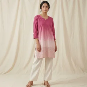 Kurti en coton rose ombré pour femme, col rond, manches trois quarts, détail de dentelle à l'ourlet, coupe droite, décontracté, ethnique, pour tous les jours - Product Image 5