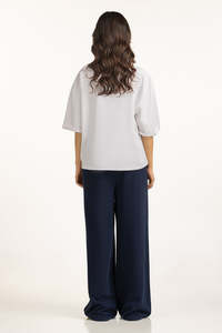 เสื้อยืดโอเวอร์ไซส์สีขาวผ้าฝ้ายรักษ์โลกสำหรับผู้หญิง ทรงหลวม ดีไซน์พอดีตัว พร้อมโลโก้สั่งทำพิเศษสำหรับใส่ในช่วงฤดูร้อน - Product Image 2