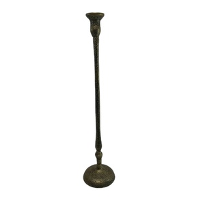Tres elegantes candelabros de diferentes alturas con acabados únicos, cada uno con textura martillada, colección a precio de mayoreo. - Product Image 1
