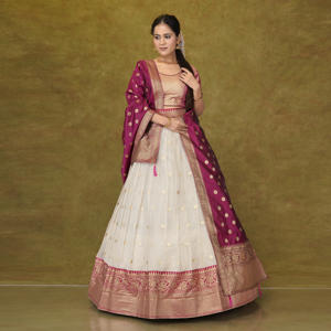 ชุดเลเฮนกาโชลี Kota Chex พร้อมขอบผ้าลายบาเนราซี กระโปรงทรงบานสวยหรู เสื้อทอผ้าอย่างดี ผ้าคลุมไหล่เนื้อดี เหมาะสำหรับงานเทศกาล ชุดพื้นเมือง - Product Image 2