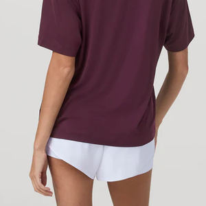 T-shirt décontracté pour femme à col rond, coupe ample, en tissu doux et respirant, design tendance à prix abordable et direct usine - Product Image 5