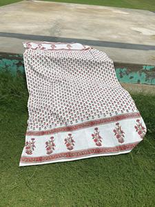 Petit sarong en coton imprimé à motifs floraux, léger, pour femme, idéal comme paréo de plage ou robe de bain pour l'été. - Product Image 5