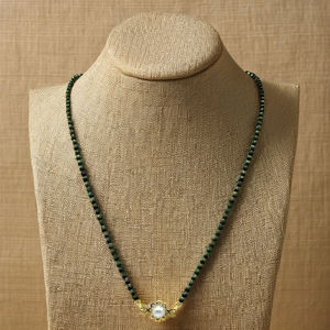 Collar tradicional indio Mangal Sutra 22K para mujer, chapado en oro, con cadena de cuentas negras y colgante floral con una sola perla, joyería para uso diario. - Product Image 3