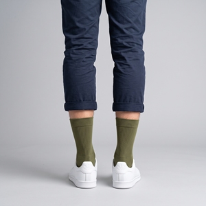 Chaussettes mi-hautes pour homme Dumela, vert olive, en spandex et polyester, tricotées, respirantes, couleur unie, logo sur le revers, décontractées, pour tous les jours, printemps - Product Image 4