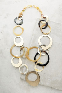 สร้อยคอจี้รูปทรงผีเสื้อทำจากเขาสัตว์ธรรมชาติ ตกแต่งด้วยมือ ดีไซน์คลาสสิก เหมาะสำหรับงานปาร์ตี้ - Product Image 4