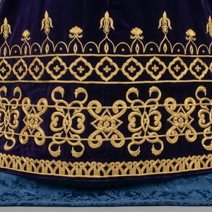 Robe de cérémonie en velours violet avec broderie en fils d'or, tenue royale traditionnelle du clergé, vêtement liturgique artisanal, vêtement de prêtre - Product Image 6