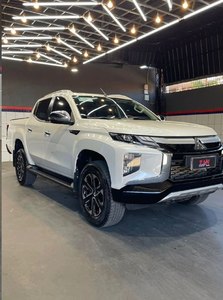 CUATRO AUTOS USADOS, EXCLUSIVIDAD Y L 200 Triton Sport Terra HPE-S 2.4 Turbo Diésel Automático 2025-2026 4x4 Pick-up - Product Image 3